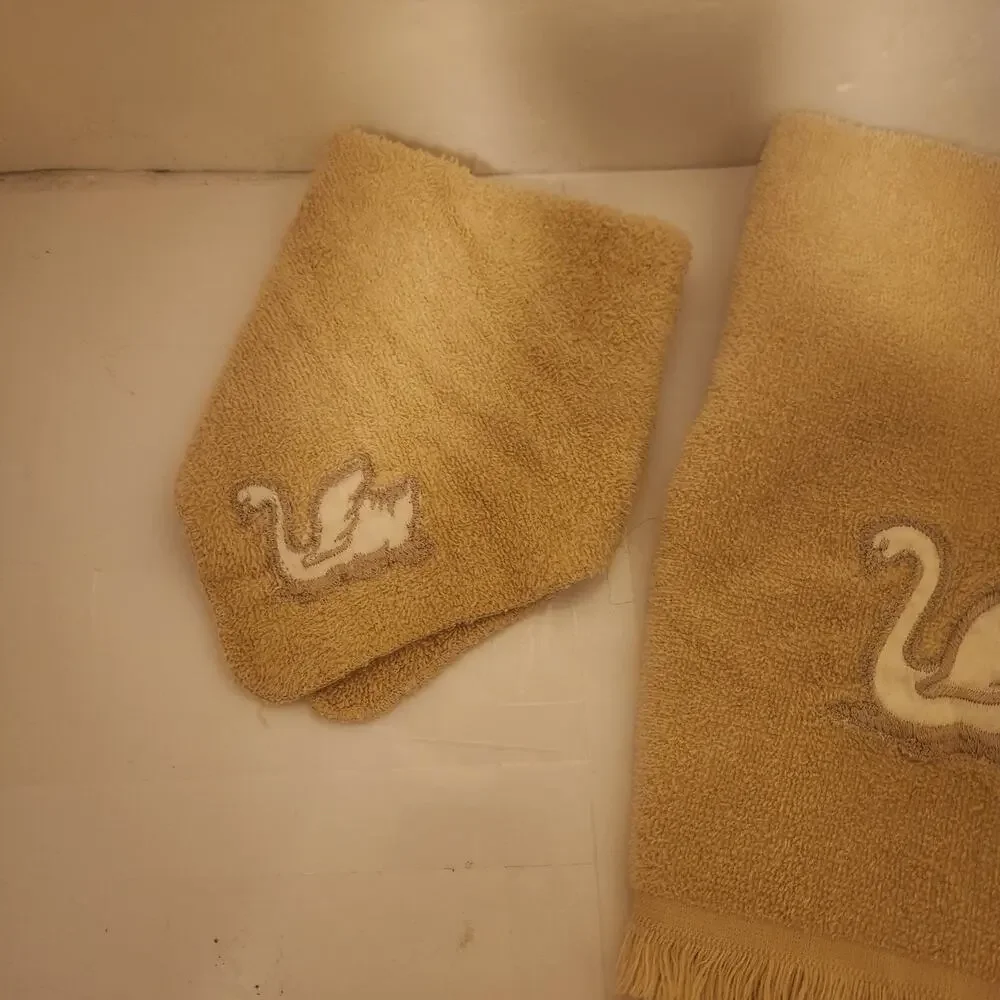 2 Piece Vintage Swan Guest Hand Towel and washcloth Aquarius by Zodiac